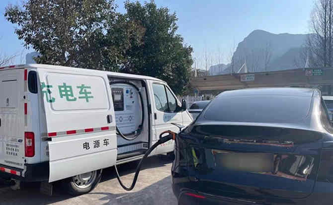 宾阳汽车搭电